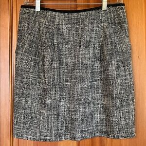 Nanette Lepore Black and White Tweed Skirt with Pockets! Size 4.